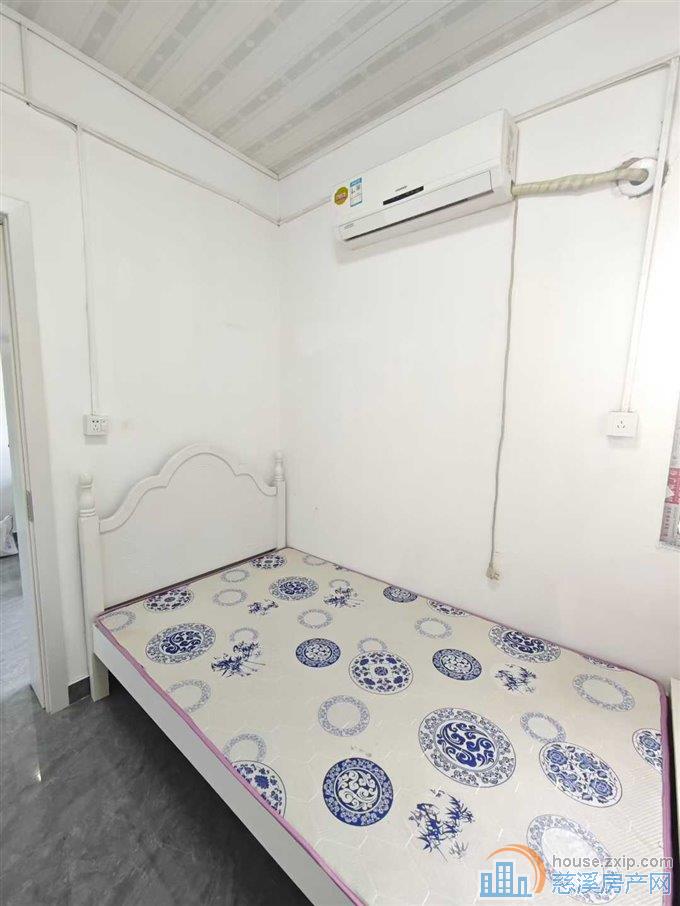 金山新村5楼三室精装修直接房源钥匙在