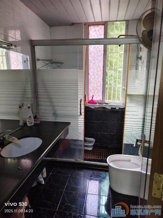 东兴苑南区3楼124平车库老装138万