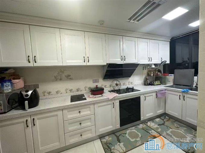 保利一期君悦湾139平顶楼豪装130万