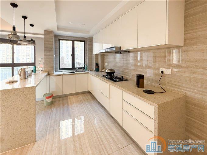 白金湾144平140万绿城物业