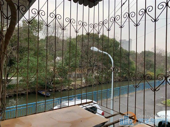 城东新村58平105万东边套