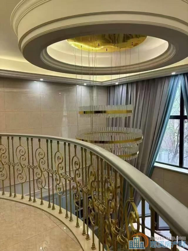 白金湾边套别墅位置好240平598万2年