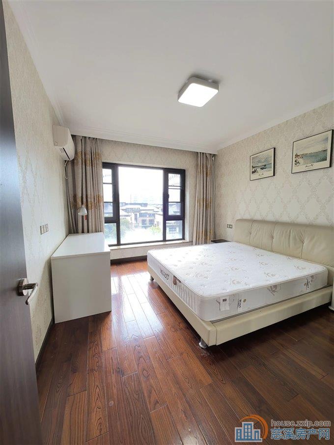 金地鸿悦156平，精装修220万