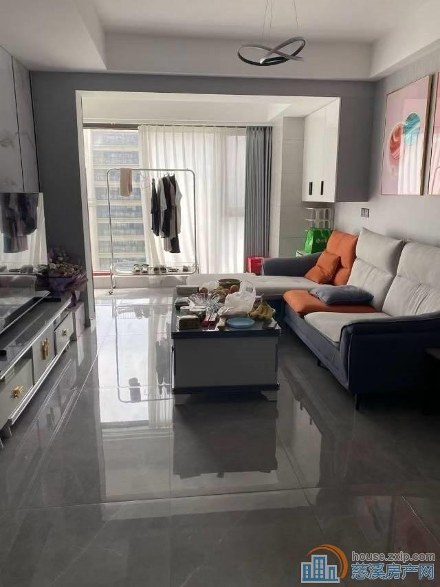 天铂佳苑精装车位93平中间楼层110万