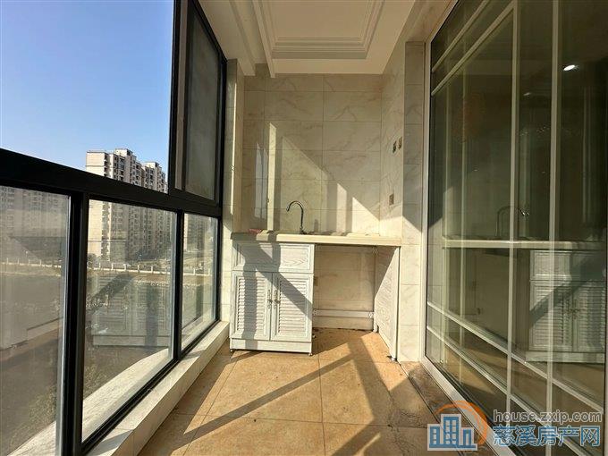 明月佳苑 精装 90平方 位置好 低总价