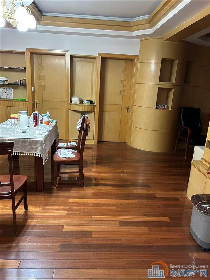 急卖]白云公寓二期3楼精装带车库储藏间