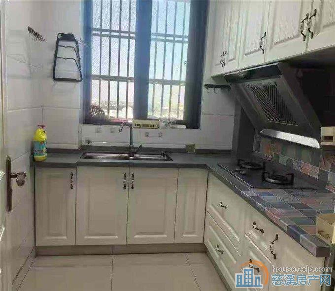 鸣北小区105平三室精装修2800