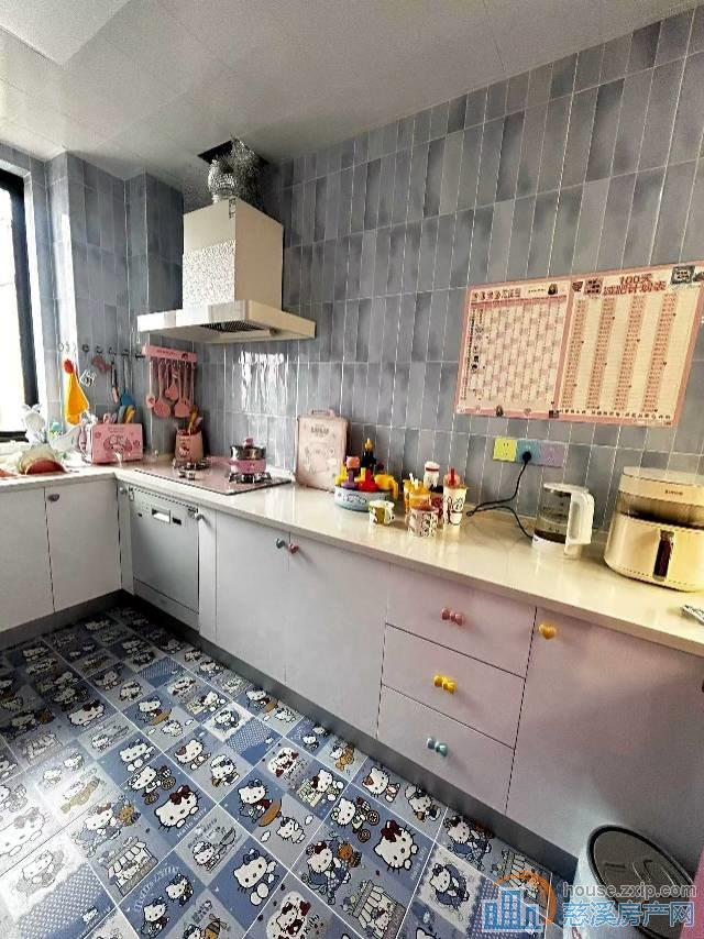 观湖佳苑高层90平两房精装车位储物间