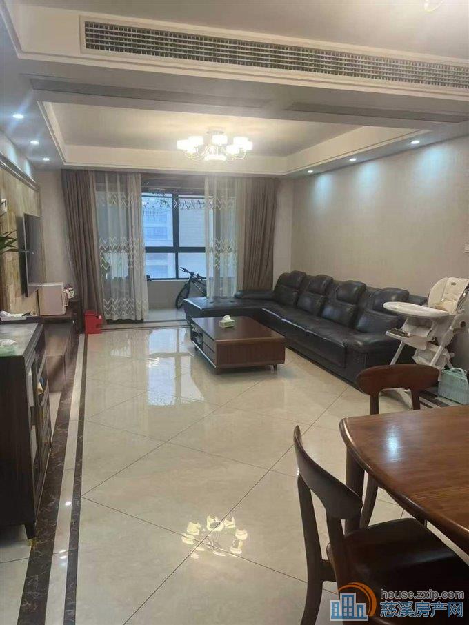 保利慈悦湾138平精装三室二卫158万