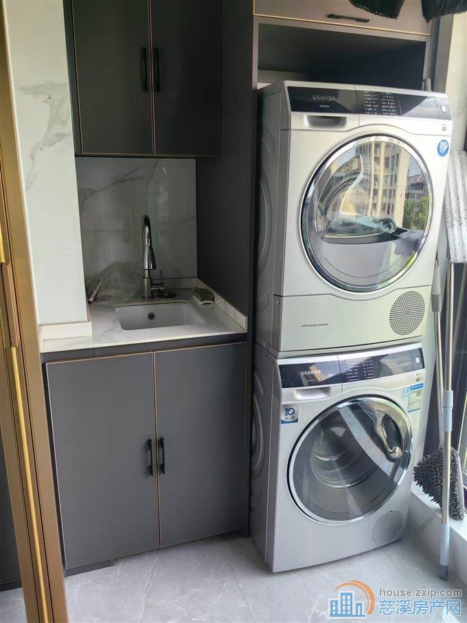 中海湖心半岛3室2卫