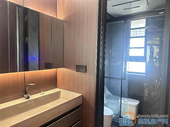 佳洲锦苑143平方精装中间楼层190万