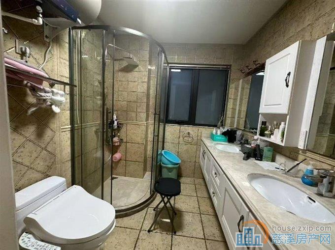 保利一期君悦湾139平顶楼豪装130万