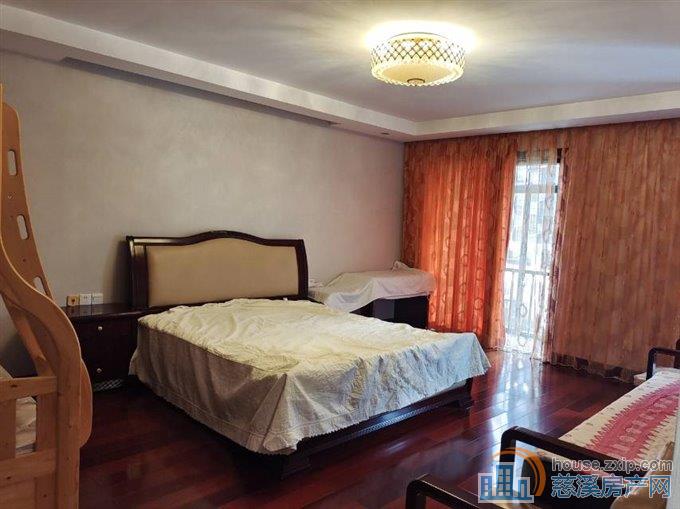 东方明珠1复2叠墅252平4室5500元直