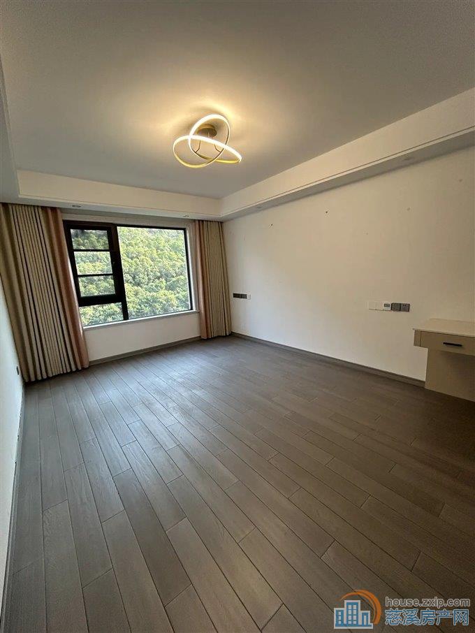 保利银杏小镇127平148万精装修