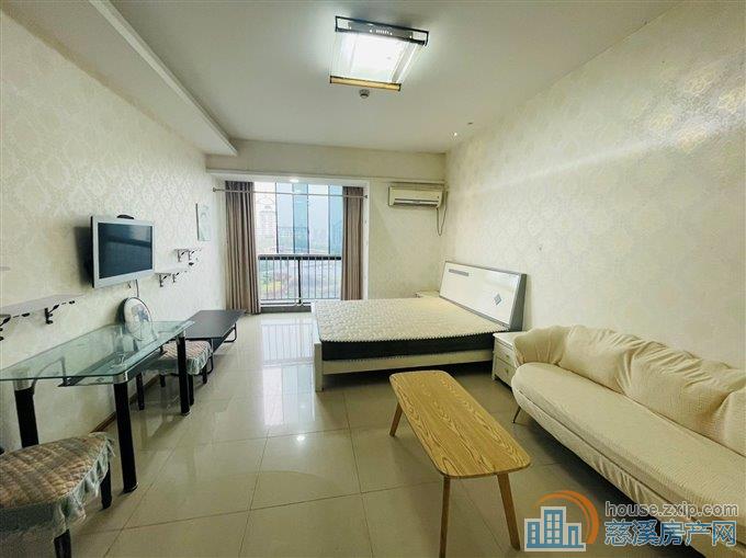 新都汇一室一厅一卫1350元/月