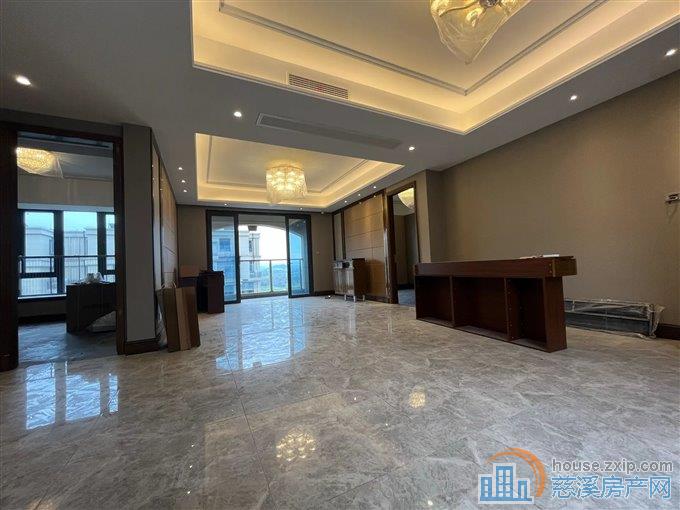 恒大河悦府 洋房顶复 带三个露台