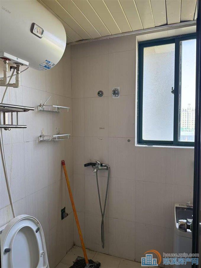 金旦花园单身公寓1100元及1200元