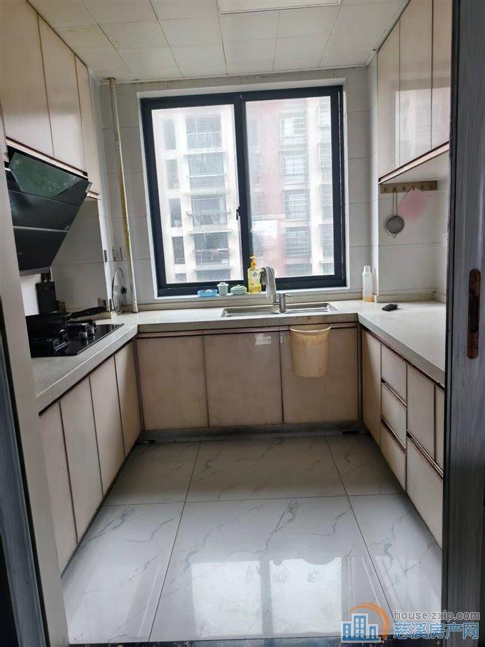 出售白彭小区兴隆苑洋房中间楼层精装带车位