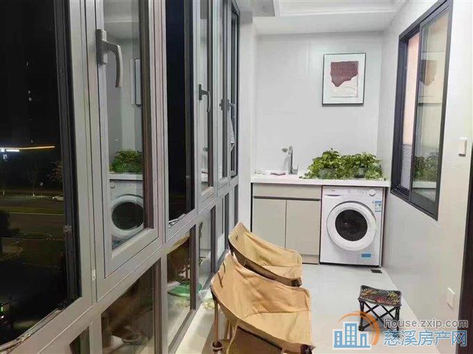 云逸里豪华精装修3室2厅1书房