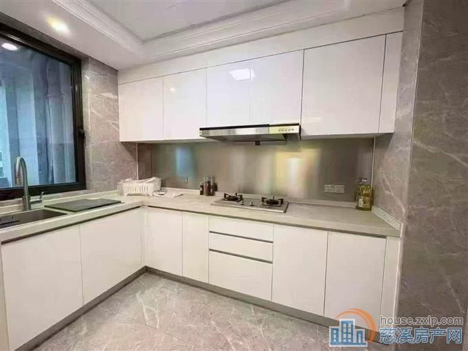 中海湖心半岛143平统一精装328万