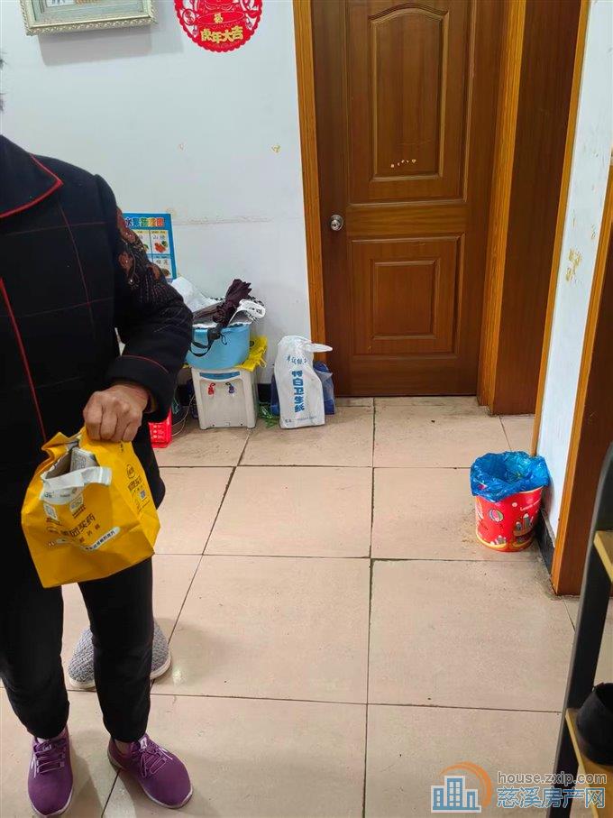 出售[【城东新村】位置好5楼69平方带架