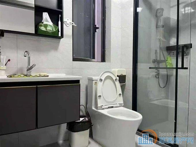 江滨江岸臻园高楼层143平精装168万