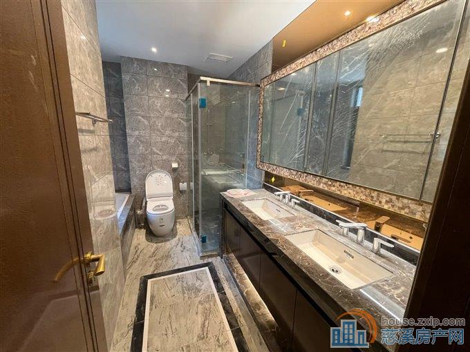 恒大河悦府 洋房顶复 带三个露台