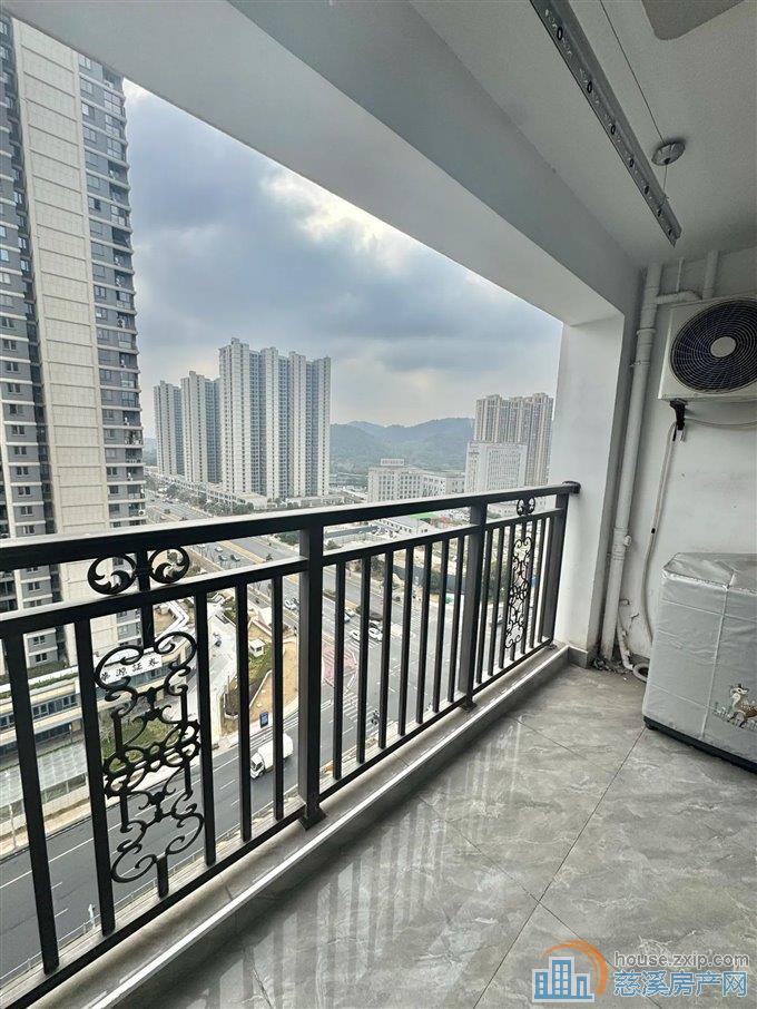 江滨之城