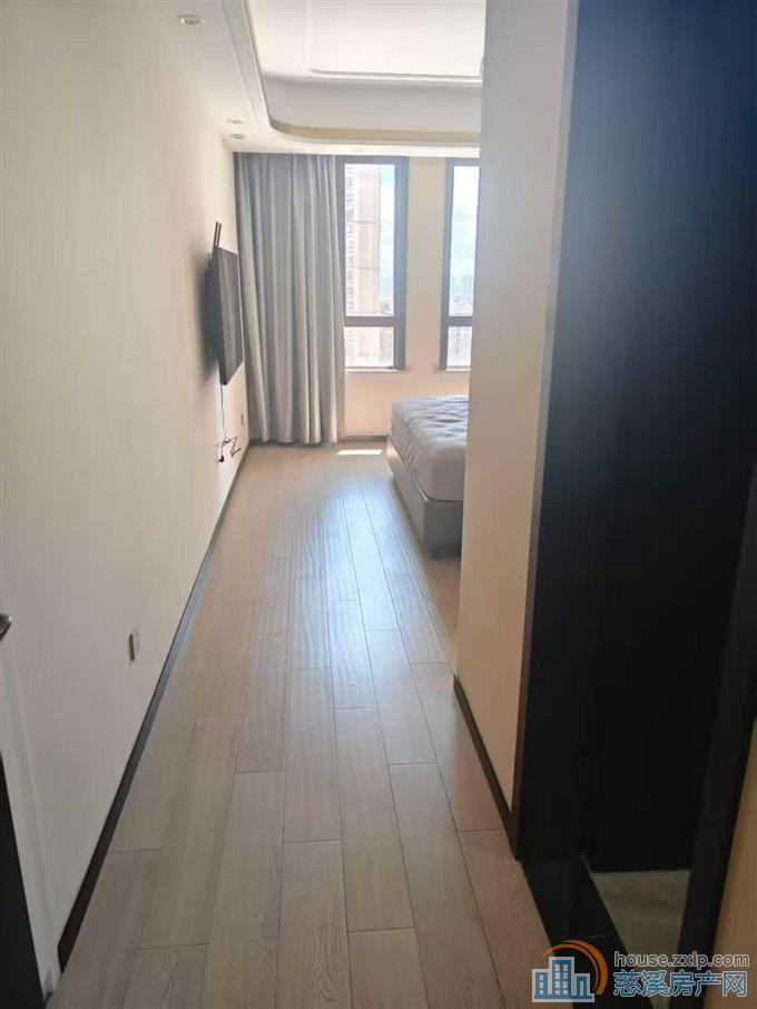 华润凯旋门143平现代精装修220万