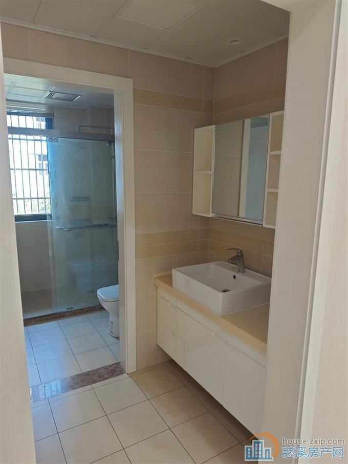 枫华富地126平精装三室二厅二卫168万