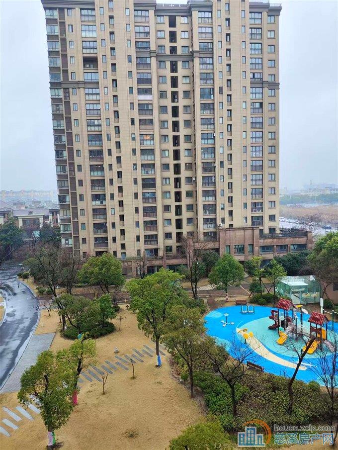 白金湾8号楼东边套中间楼层