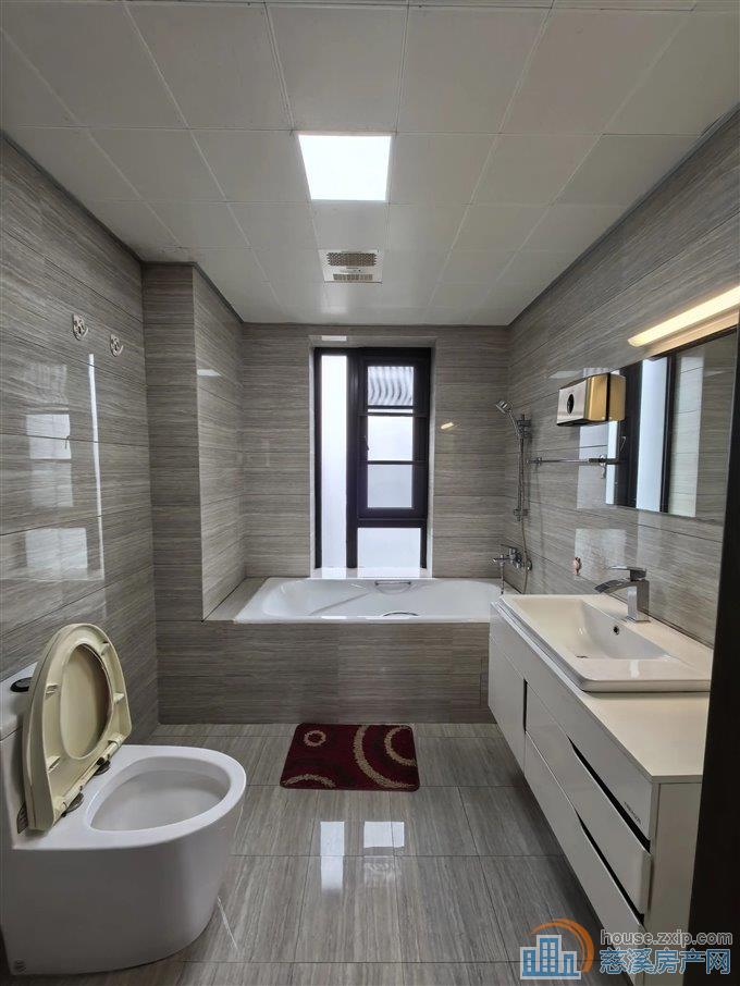 金地鸿悦156平，精装修220万