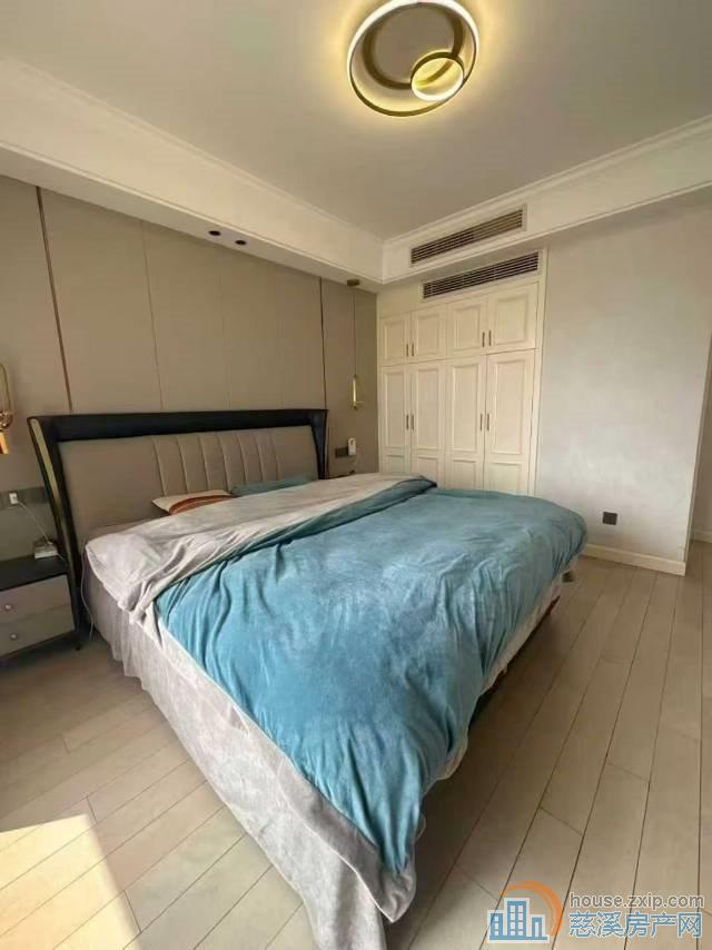 泊江府125平精装黄金楼层满2年236万