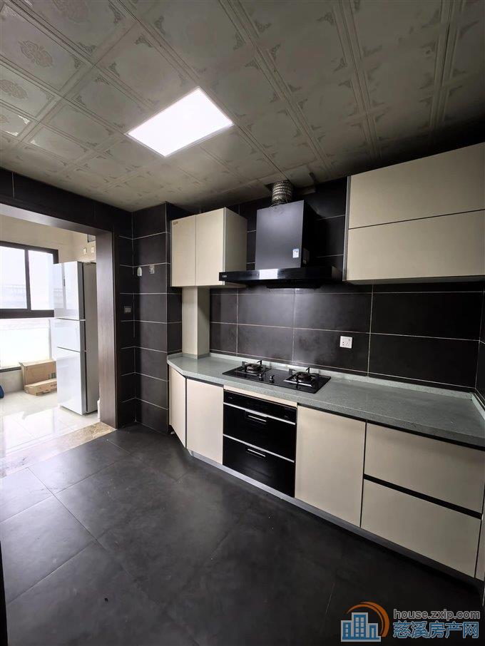 金地鸿悦156平，精装修220万