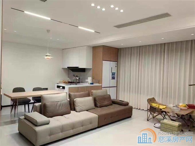 云逸里豪华精装修3室2厅1书房