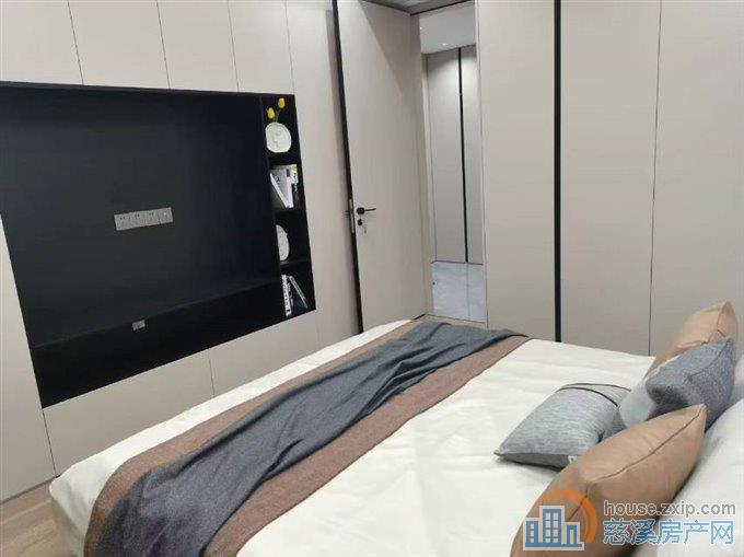 新潮塘南苑好楼层全新精装带车位储藏室