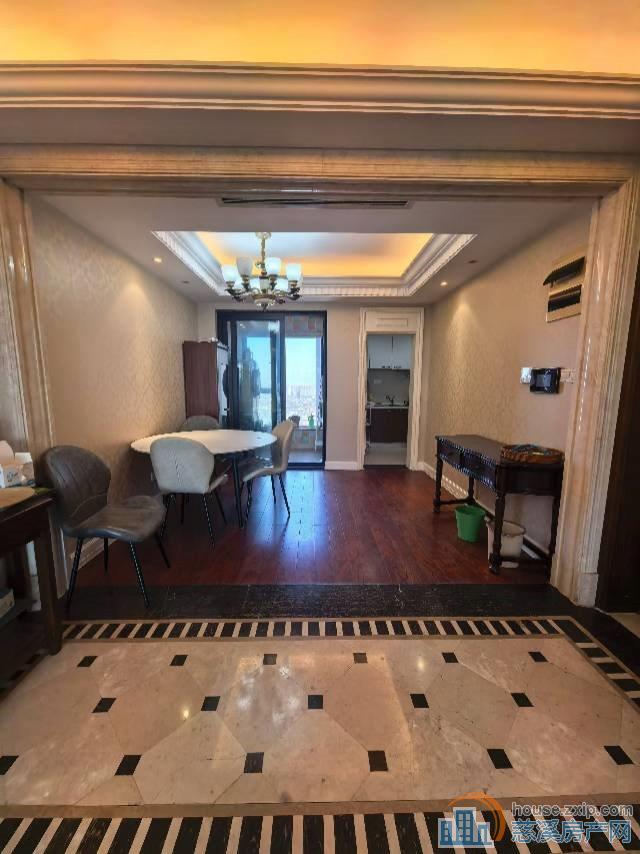 首次出租金地鸿悦138平3室2厅2卫精装