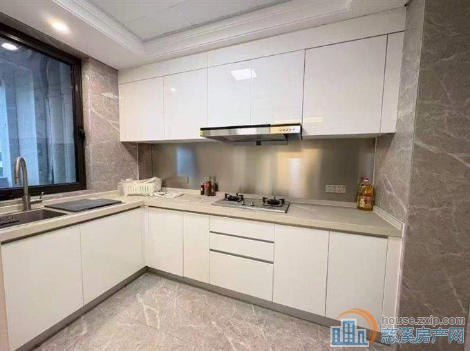 中海湖心半岛洋房143平好楼层精装未住