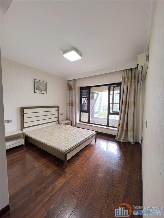 金地鸿悦156平，精装修220万