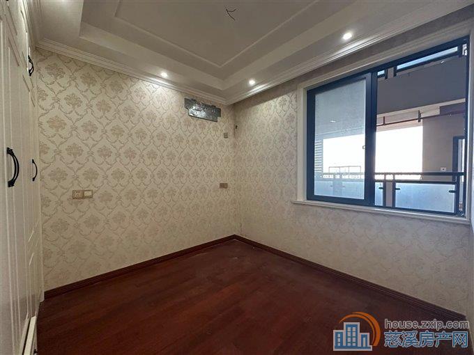 明月佳苑 精装 90平方 位置好 低总价