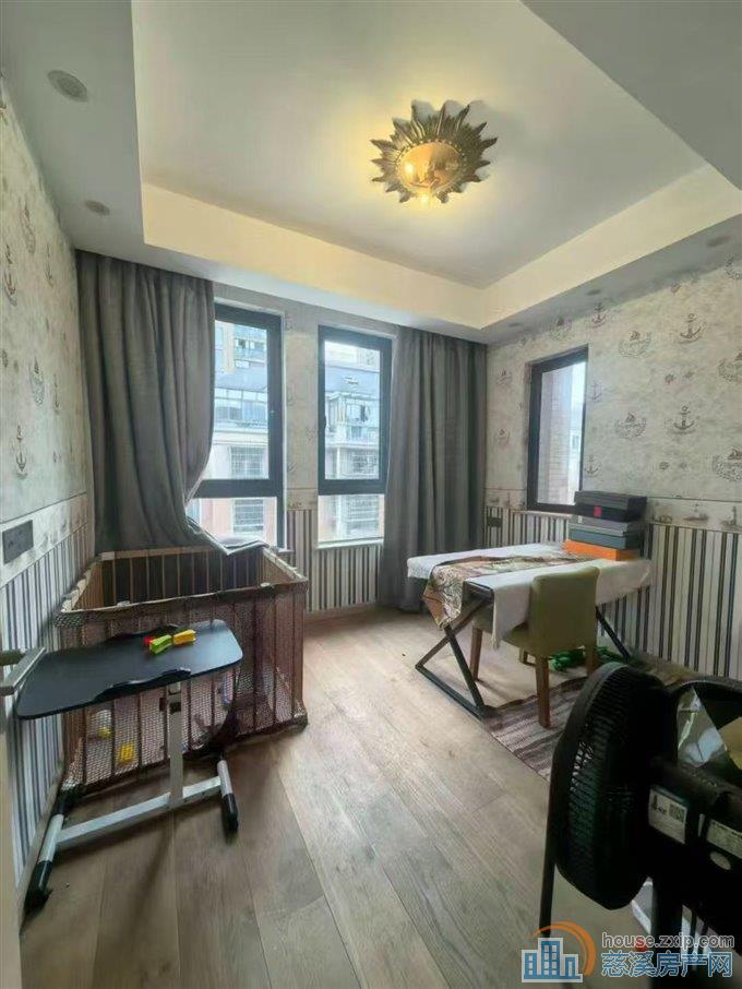 界牌新村洋房 4楼带阁楼 带车位