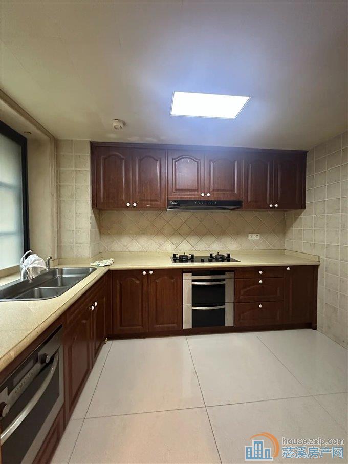 金色港湾 精装复式 带花园 买一层送一层