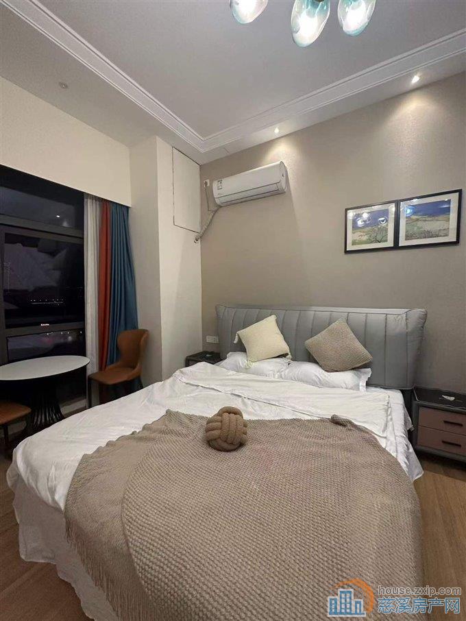 海铂中心湖景房 