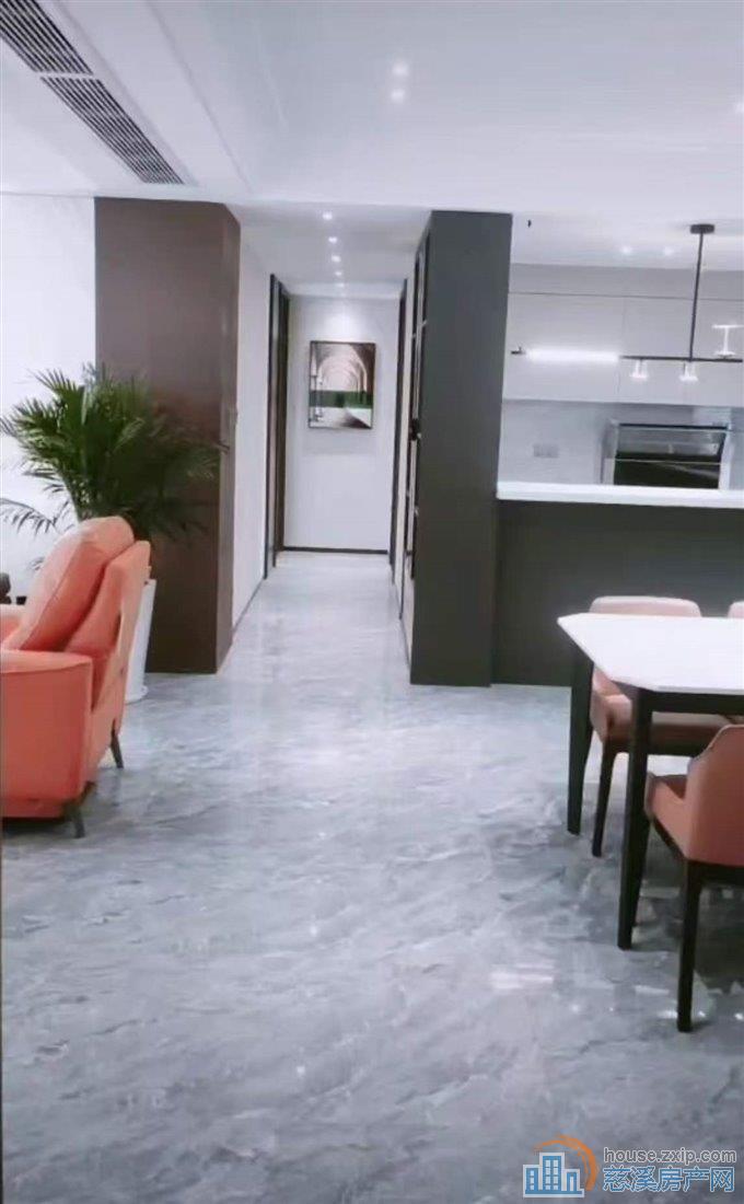 泊景庭新精装143平车位一间