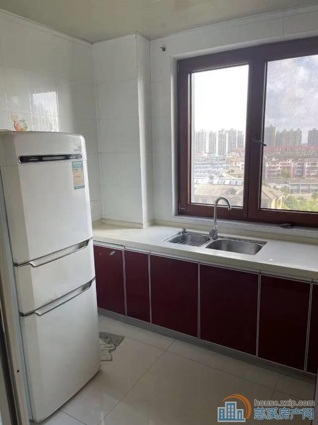 和润公寓133平精装中间楼层145万