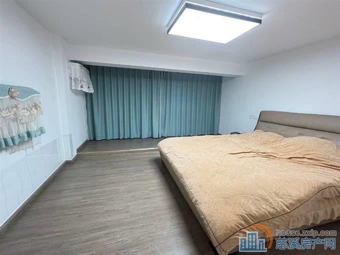 一品空间，朝北，精装修上下复式