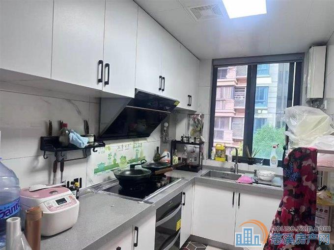 金色港湾总高6层电梯纯洋房 送车位