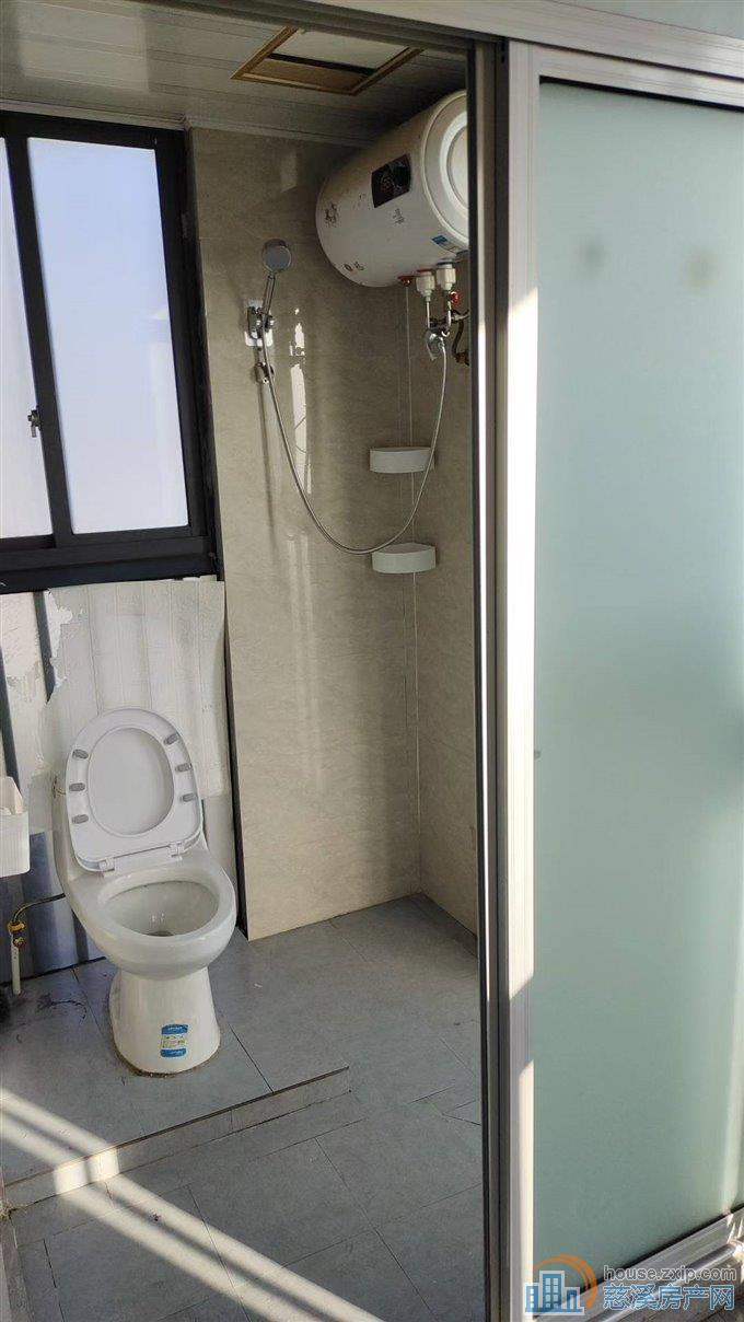 新潮塘南苑东区大套分一室一厅1300元