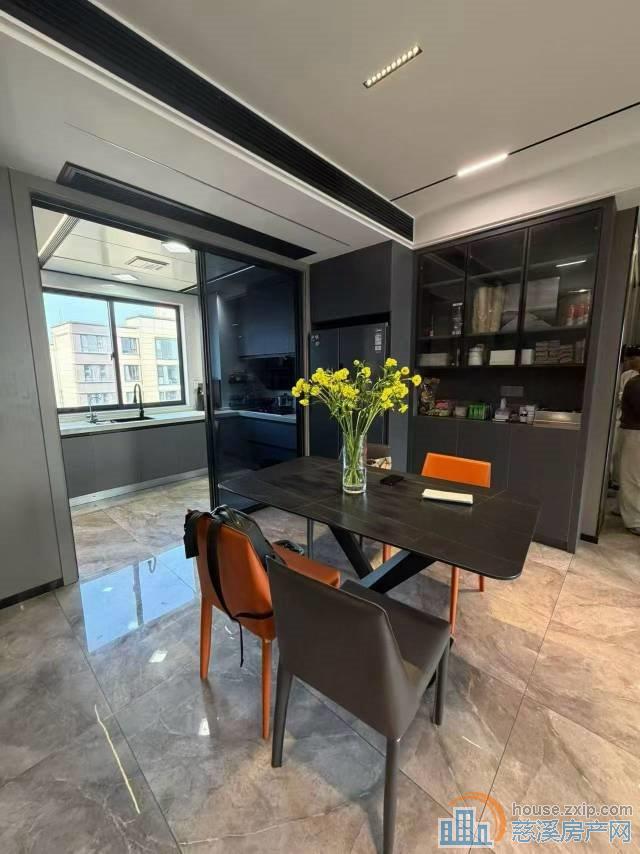 珑玥府 112平精装 188万