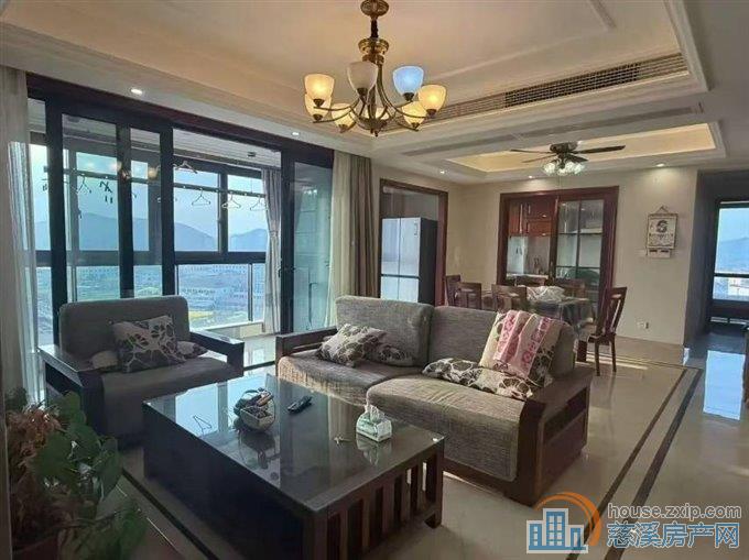 绿城诚园146平中间楼层满两年精装